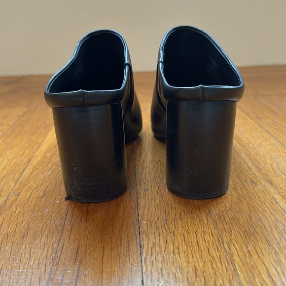 Steve Madden Solid Black Leather Block-heeled Mule - Picture 7 of 13
